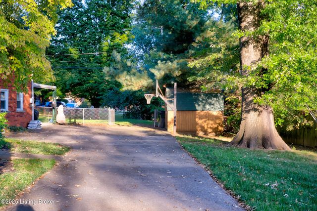 4909 Clarmar Rd, Louisville, KY 40299