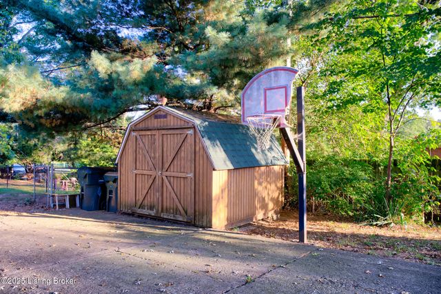 4909 Clarmar Rd, Louisville, KY 40299