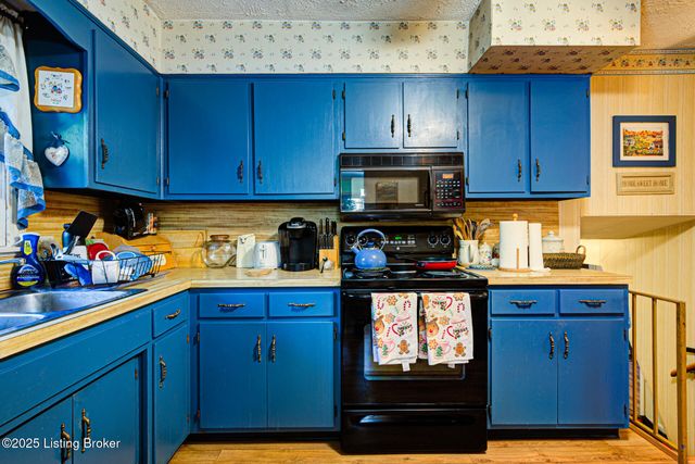 4909 Clarmar Rd, Louisville, KY 40299