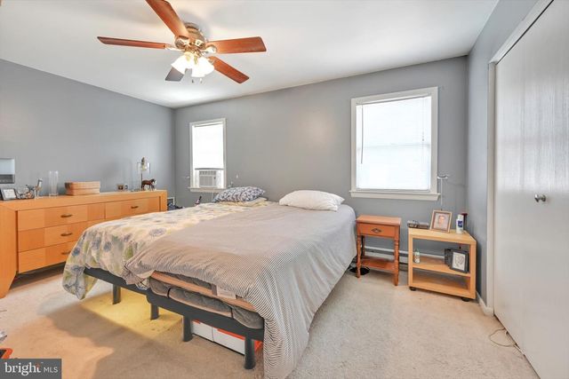 2070 YOKEWOOD RD, Pottsville, PA 17901