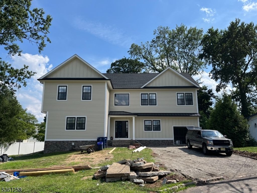 52 Skylark Pl, Clark Twp., NJ 07066