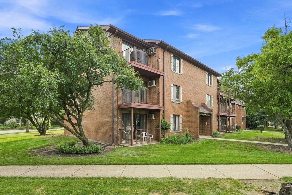 700 N Briar Hill Lane 5, Addison, IL 60101 — photo 2