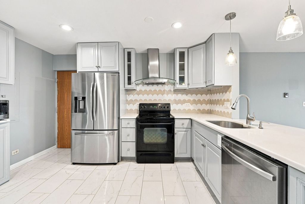 700 N Briar Hill Lane 5, Addison, IL 60101 — photo 4