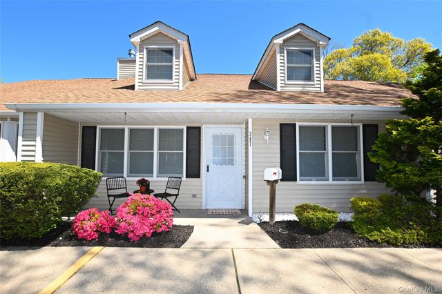347 Oakwood Avenue, Bayport, NY 11705
