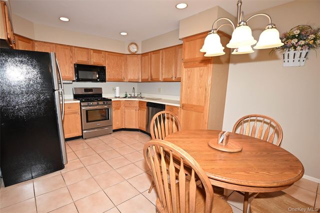 347 Oakwood Avenue, Bayport, NY 11705