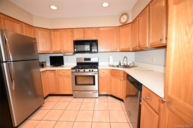 347 Oakwood Avenue, Bayport, NY 11705
