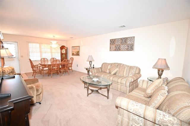 347 Oakwood Avenue, Bayport, NY 11705