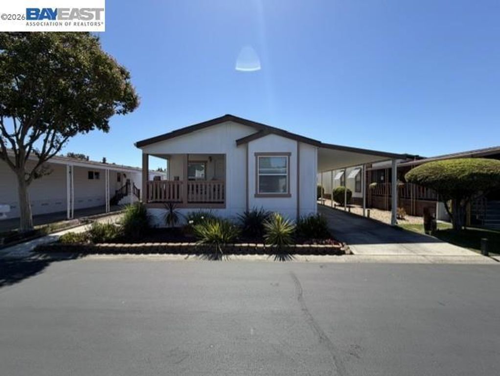 Image 1 of property listing at 29231 Whalebone Way, Hayward, CA 94544