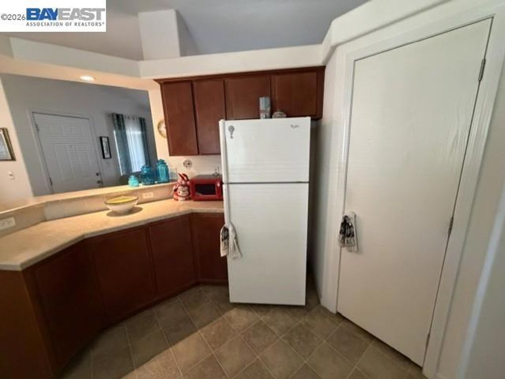 Image 12 of property listing at 29231 Whalebone Way, Hayward, CA 94544