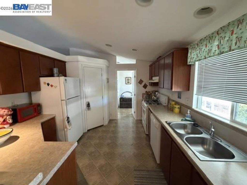 Image 13 of property listing at 29231 Whalebone Way, Hayward, CA 94544