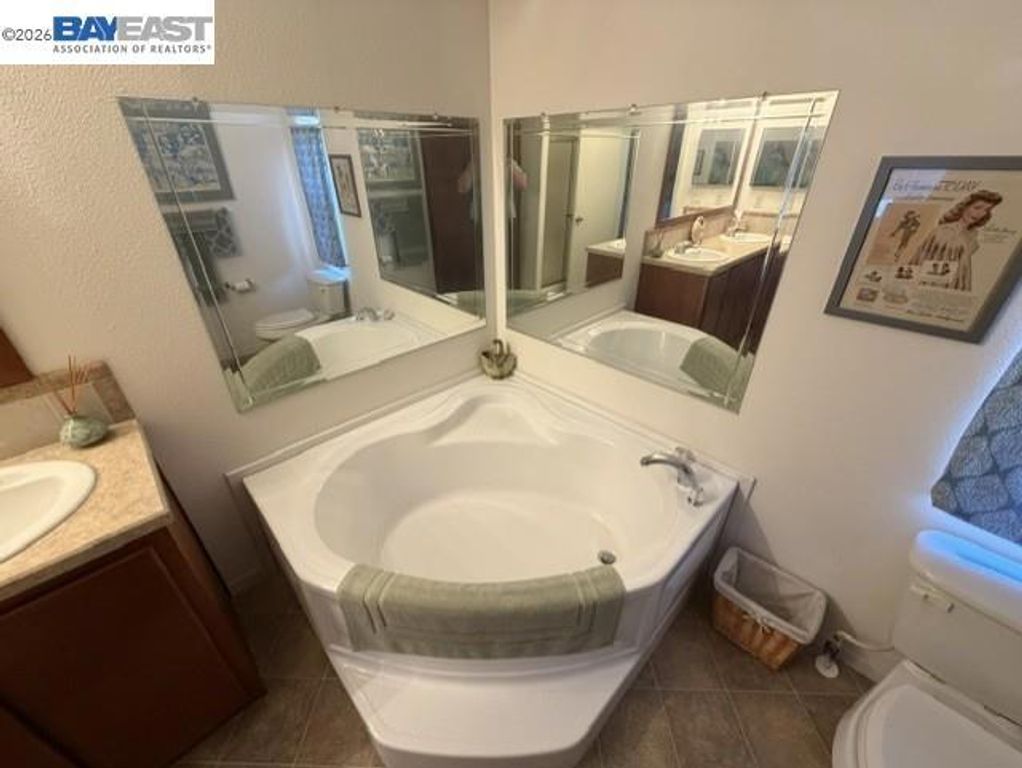 Image 19 of property listing at 29231 Whalebone Way, Hayward, CA 94544