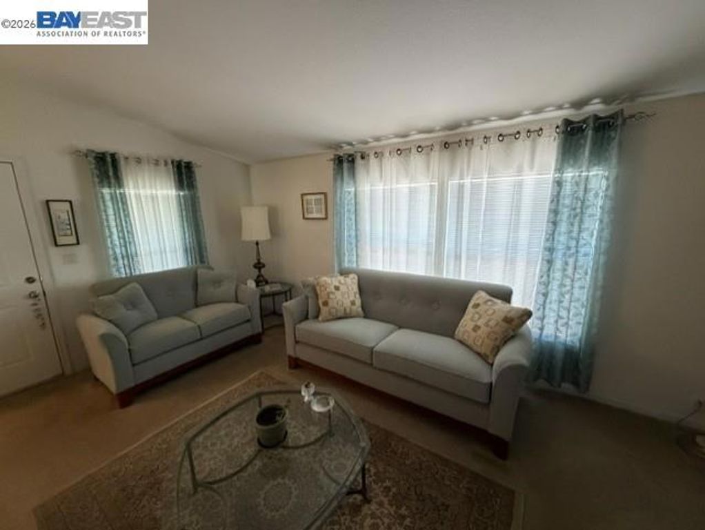Image 2 of property listing at 29231 Whalebone Way, Hayward, CA 94544