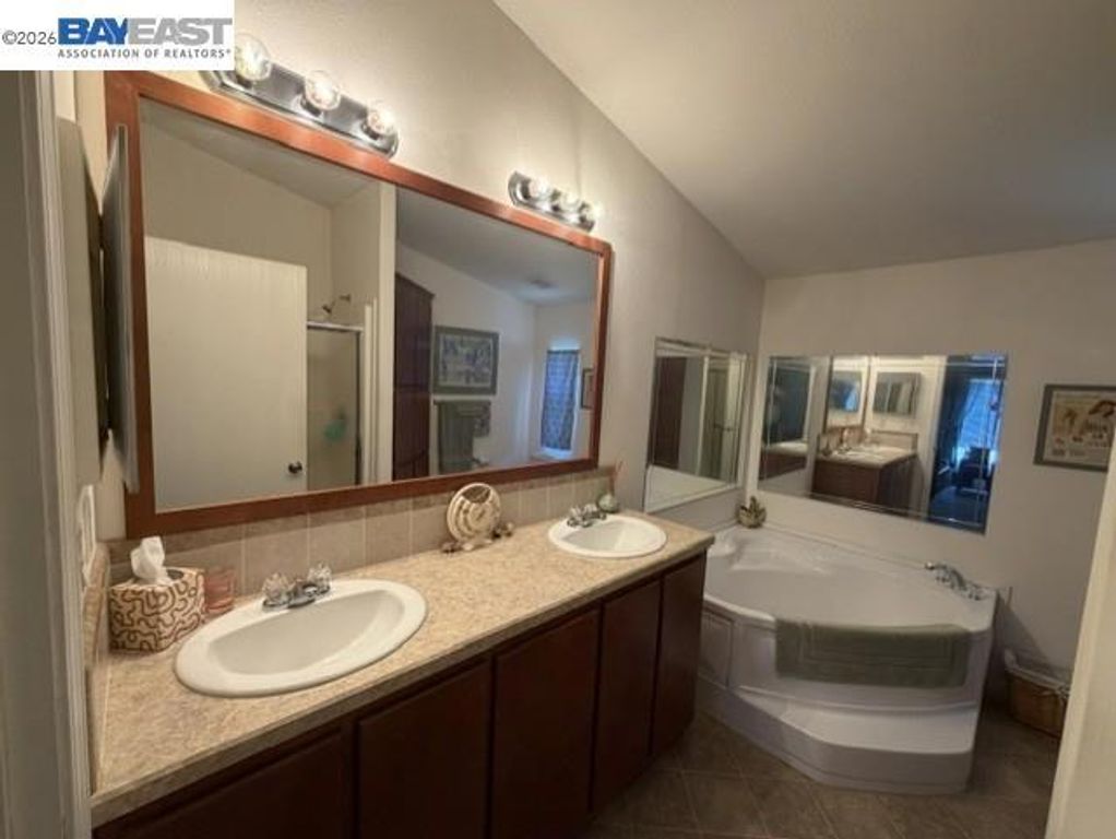 Image 20 of property listing at 29231 Whalebone Way, Hayward, CA 94544