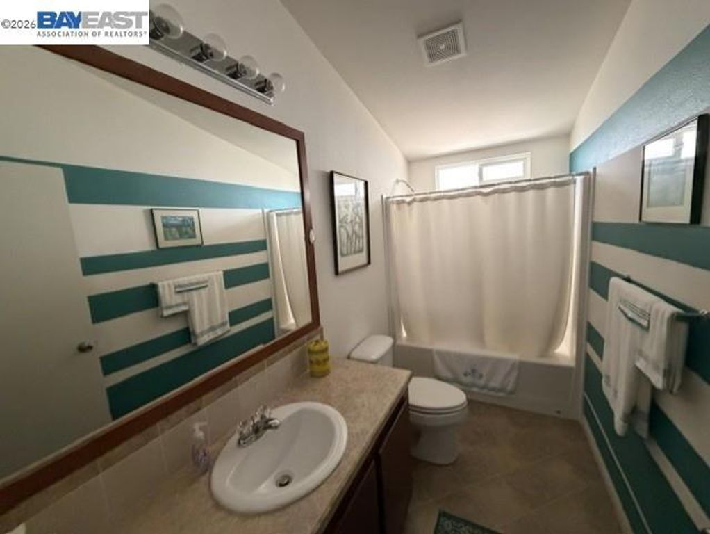 Image 25 of property listing at 29231 Whalebone Way, Hayward, CA 94544