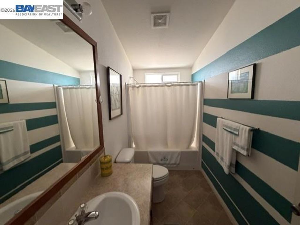 Image 26 of property listing at 29231 Whalebone Way, Hayward, CA 94544