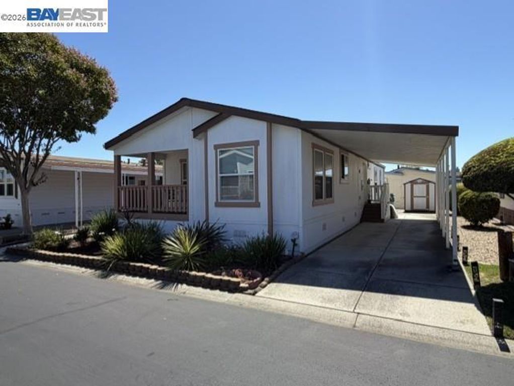 Image 37 of property listing at 29231 Whalebone Way, Hayward, CA 94544