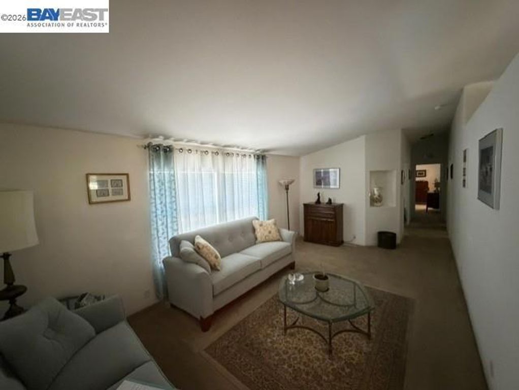 Image 5 of property listing at 29231 Whalebone Way, Hayward, CA 94544