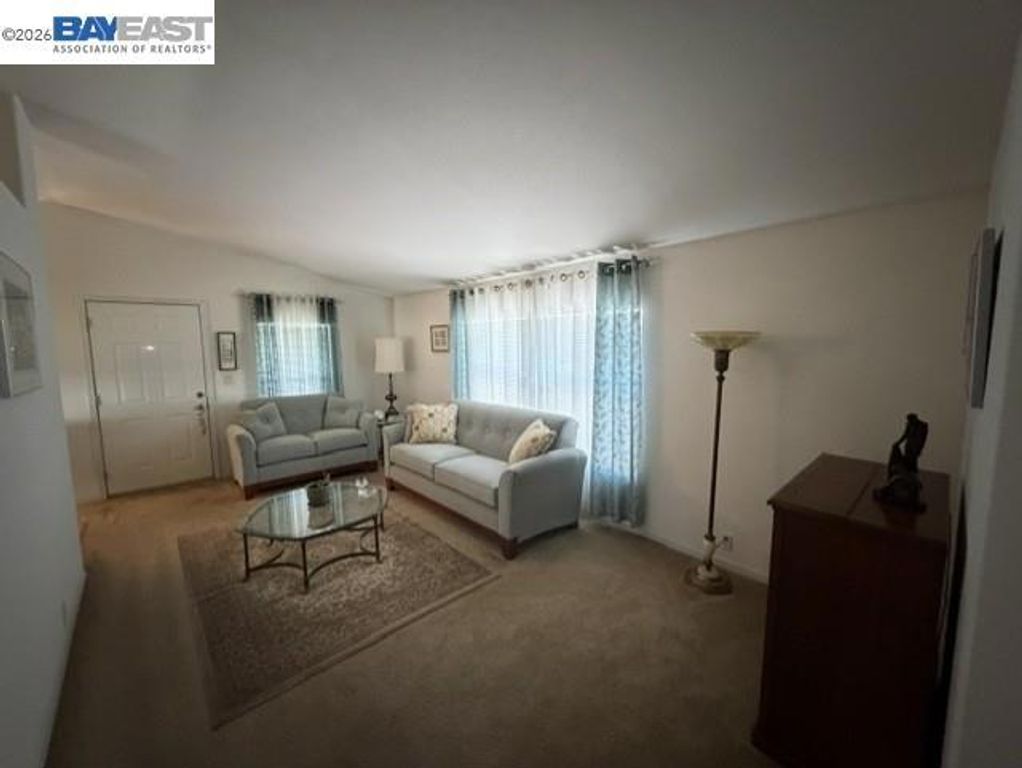 Image 6 of property listing at 29231 Whalebone Way, Hayward, CA 94544