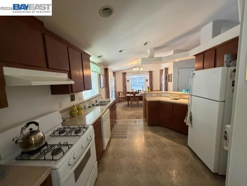 Image 7 of property listing at 29231 Whalebone Way, Hayward, CA 94544