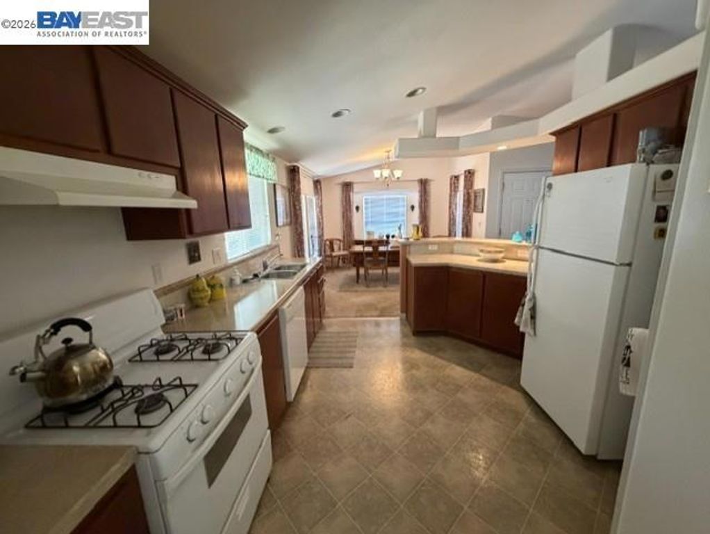Image 8 of property listing at 29231 Whalebone Way, Hayward, CA 94544