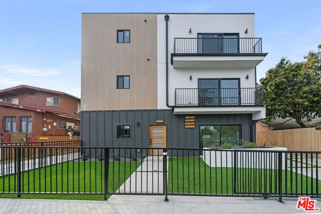 913 N Hobart Boulevard, Los Angeles, CA 90029