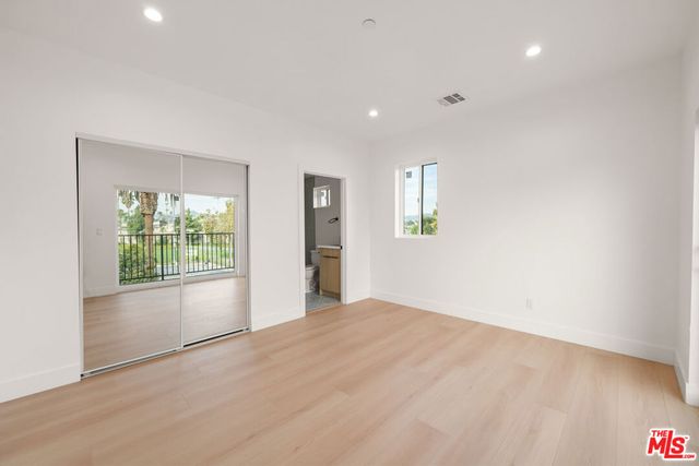 913 N Hobart Boulevard, Los Angeles, CA 90029
