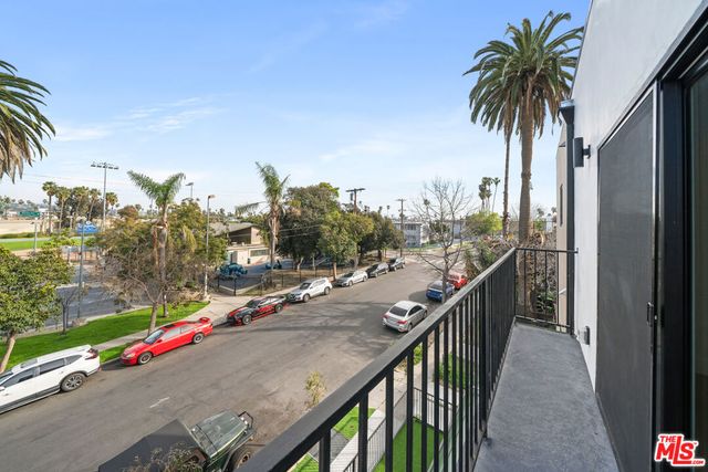 913 N Hobart Boulevard, Los Angeles, CA 90029