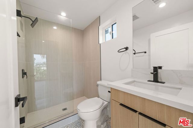 913 N Hobart Boulevard, Los Angeles, CA 90029