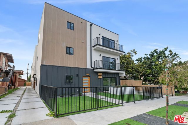 913 N Hobart Boulevard, Los Angeles, CA 90029