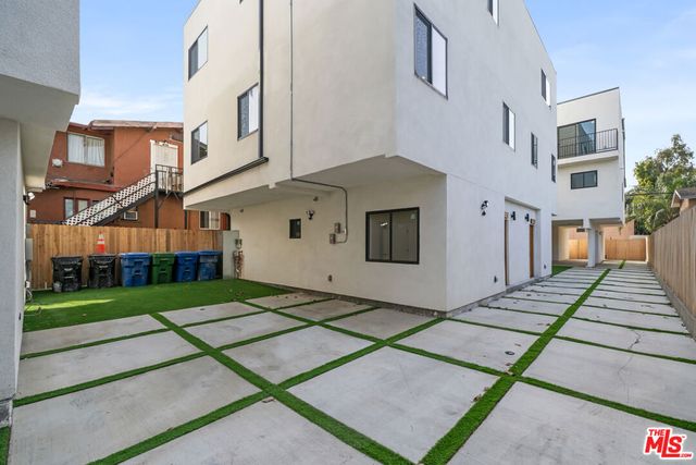 913 N Hobart Boulevard, Los Angeles, CA 90029