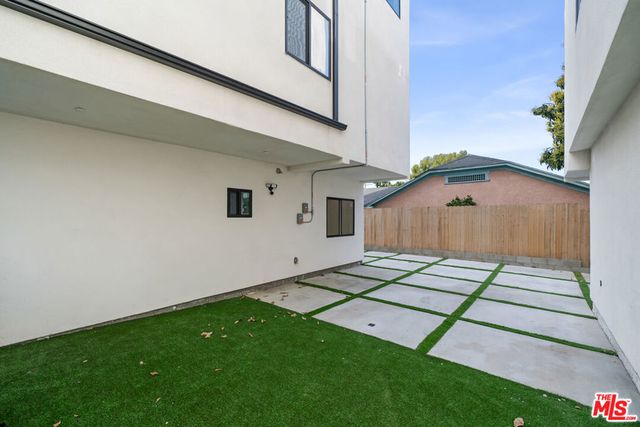 913 N Hobart Boulevard, Los Angeles, CA 90029