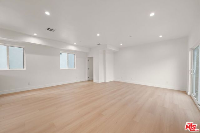 913 N Hobart Boulevard, Los Angeles, CA 90029