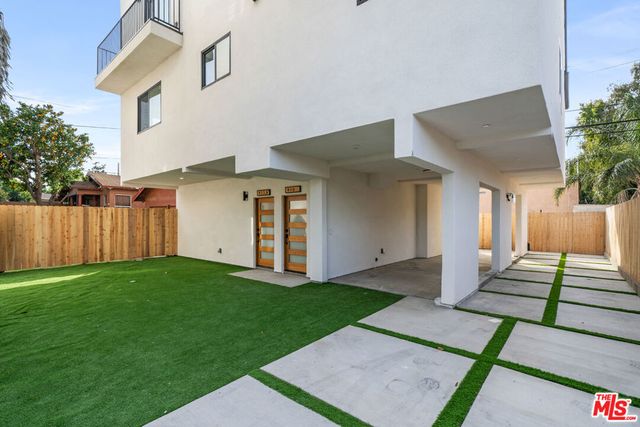913 N Hobart Boulevard, Los Angeles, CA 90029