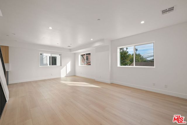 913 N Hobart Boulevard, Los Angeles, CA 90029