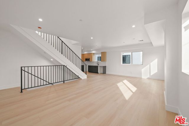 913 N Hobart Boulevard, Los Angeles, CA 90029