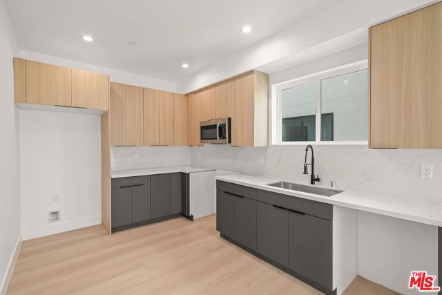 913 N Hobart Boulevard, Los Angeles, CA 90029