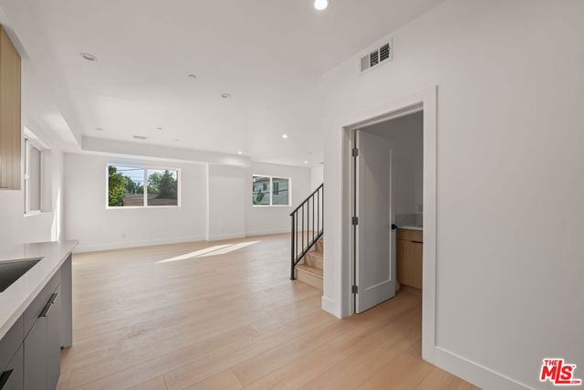 913 N Hobart Boulevard, Los Angeles, CA 90029