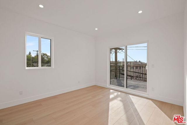 913 N Hobart Boulevard, Los Angeles, CA 90029