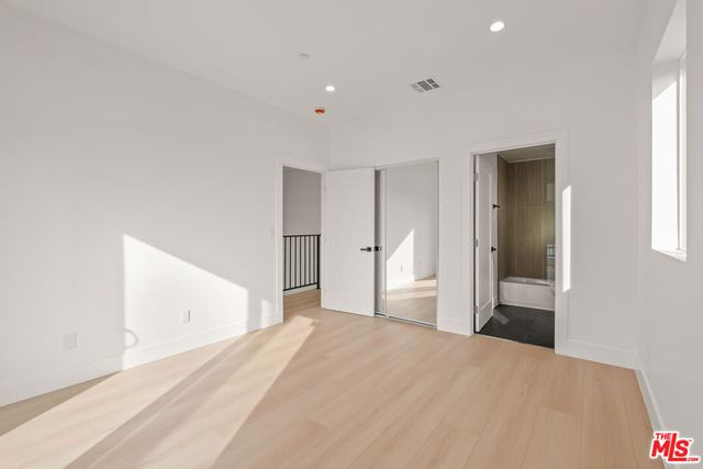 913 N Hobart Boulevard, Los Angeles, CA 90029