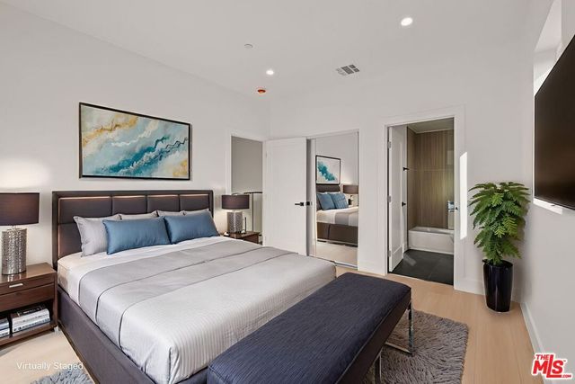 913 N Hobart Boulevard, Los Angeles, CA 90029