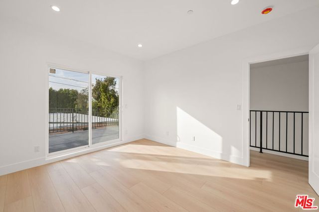 913 N Hobart Boulevard, Los Angeles, CA 90029