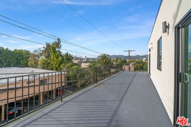 913 N Hobart Boulevard, Los Angeles, CA 90029