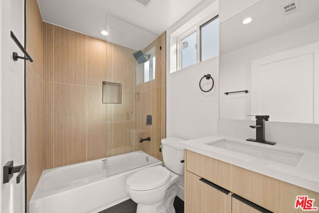 913 N Hobart Boulevard, Los Angeles, CA 90029