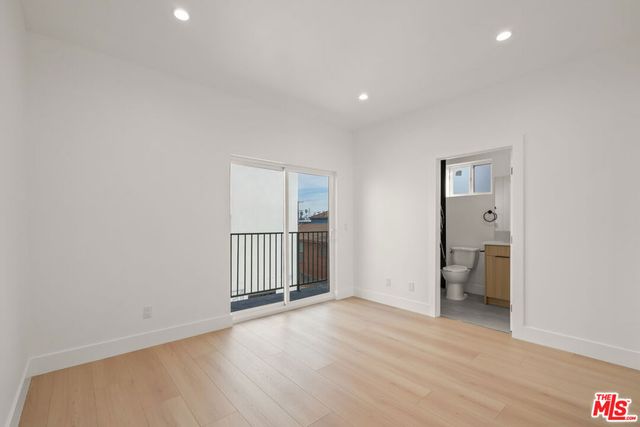 913 N Hobart Boulevard, Los Angeles, CA 90029