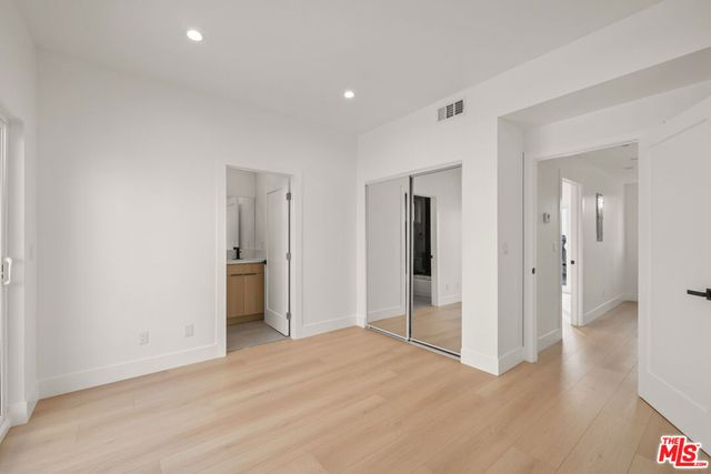913 N Hobart Boulevard, Los Angeles, CA 90029