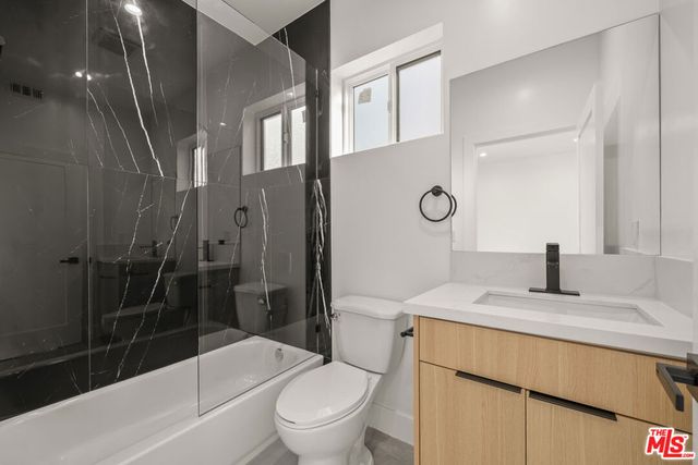 913 N Hobart Boulevard, Los Angeles, CA 90029
