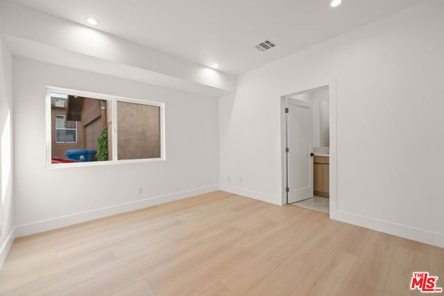 913 N Hobart Boulevard, Los Angeles, CA 90029
