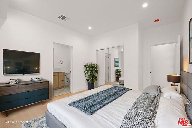 913 N Hobart Boulevard, Los Angeles, CA 90029