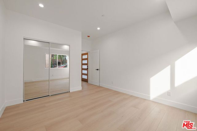 913 N Hobart Boulevard, Los Angeles, CA 90029