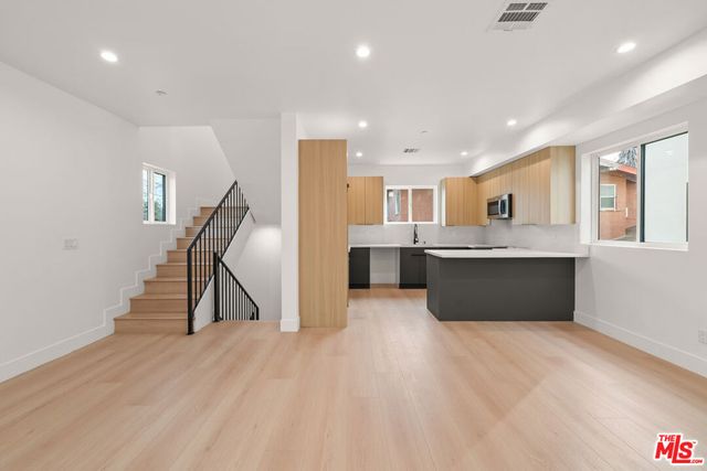 913 N Hobart Boulevard, Los Angeles, CA 90029
